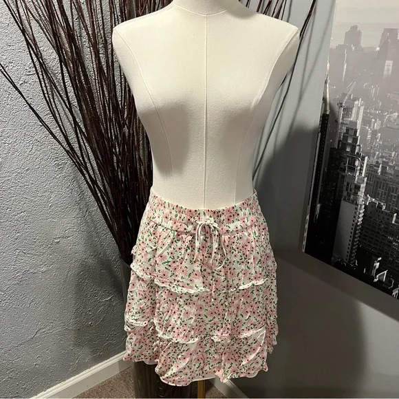 🌸ALICE + OLIVIA VINITA FLORAL RUFFLE SKIRT SIZE 8🌸 - Picture 2 of 6